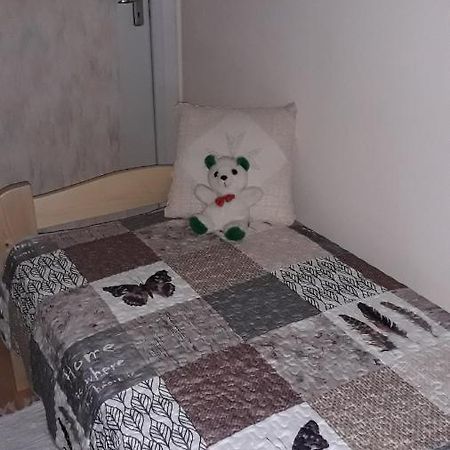 Annika Apartman Eger Bagian luar foto