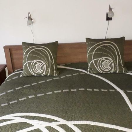 Annika Apartman Eger Bagian luar foto