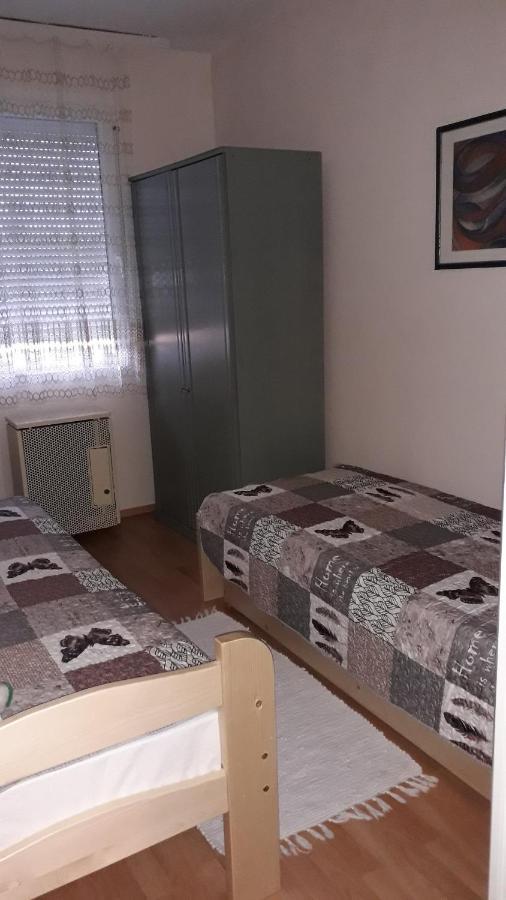Annika Apartman Eger Bagian luar foto
