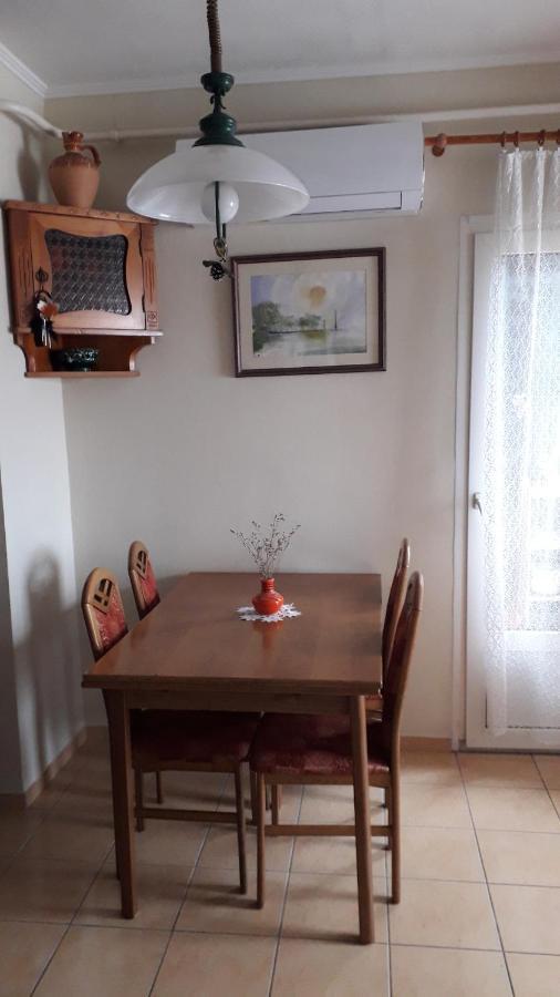 Annika Apartman Eger Bagian luar foto