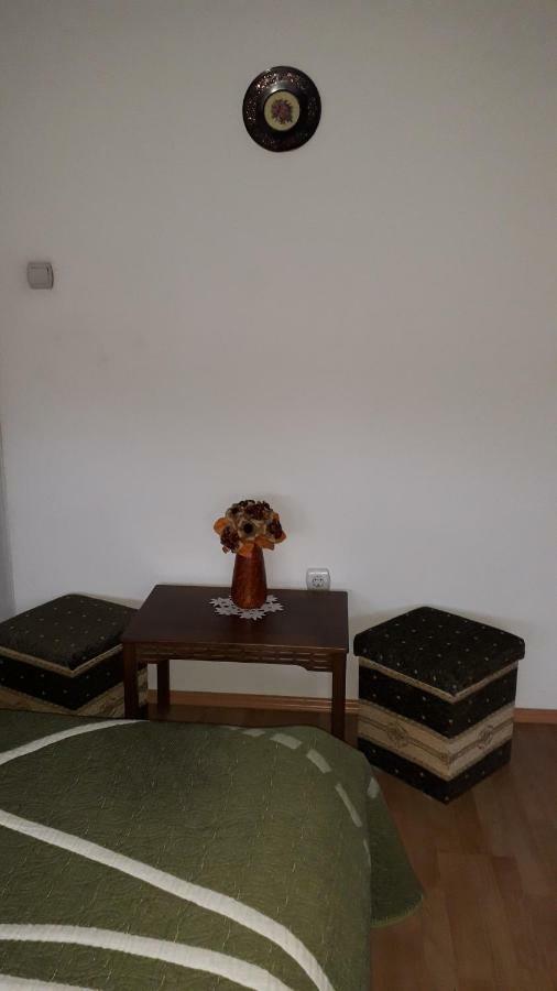 Annika Apartman Eger Bagian luar foto