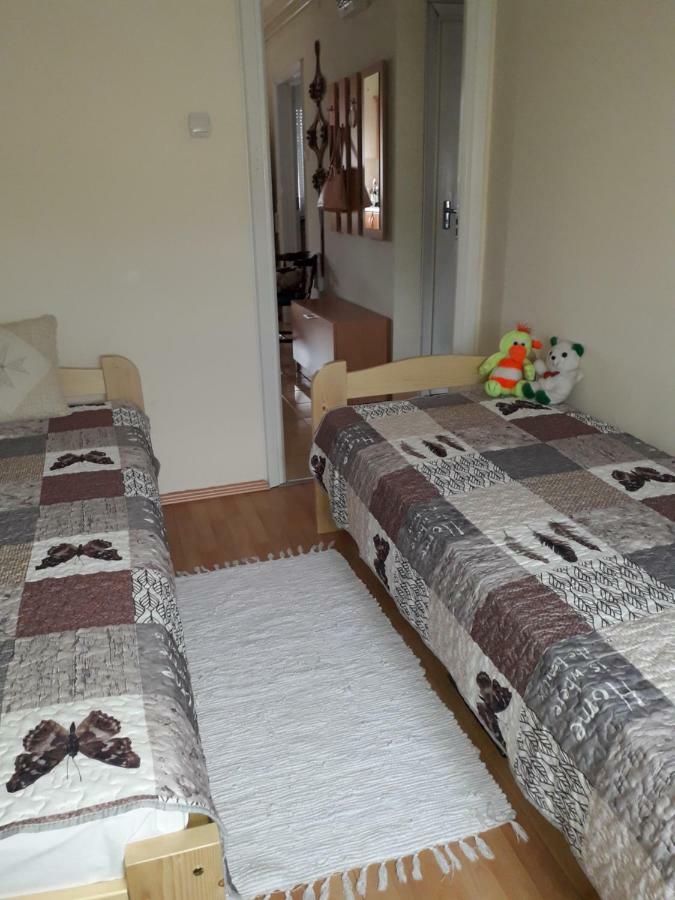 Annika Apartman Eger Bagian luar foto